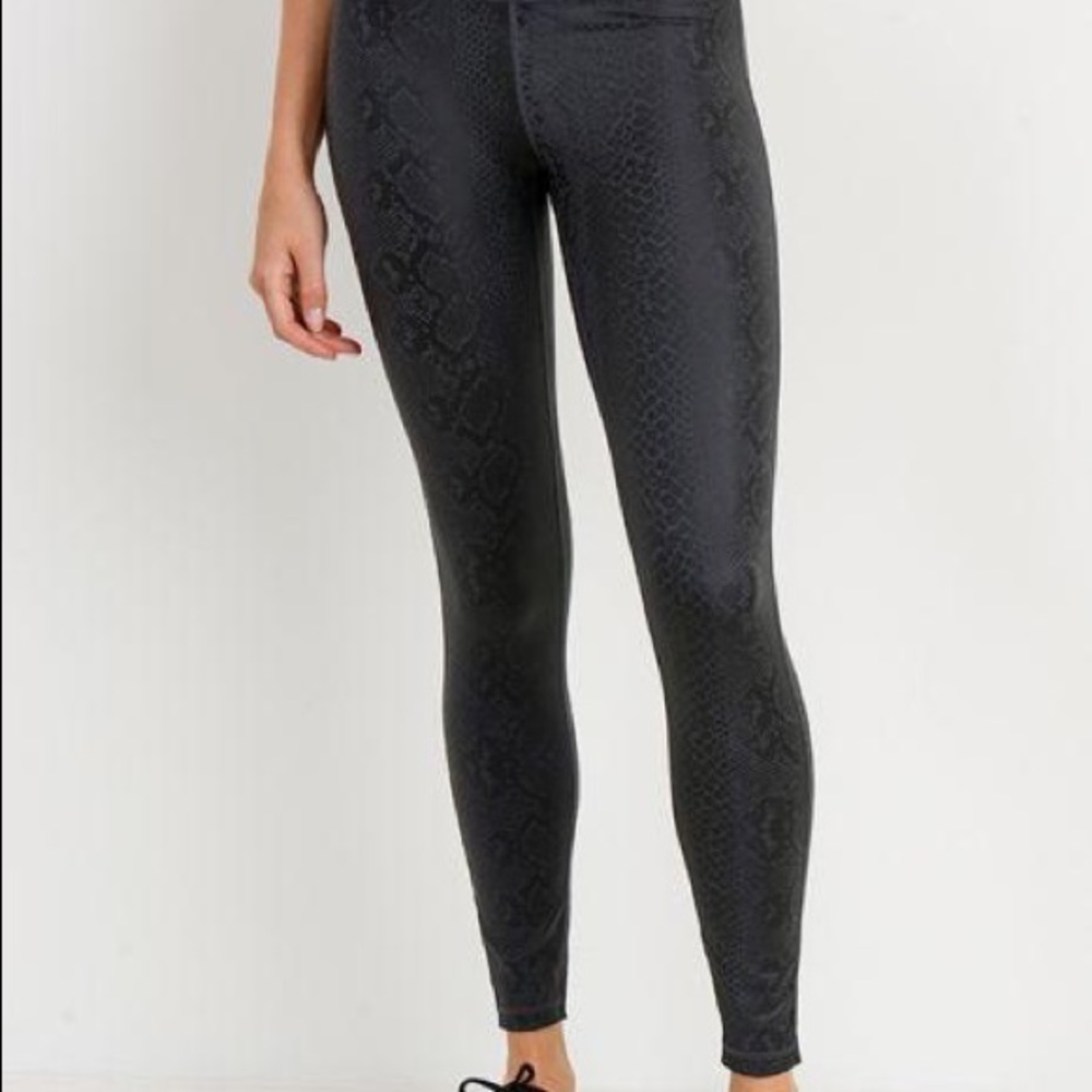 Black Mamba Snake Foil Print Highwaist Leggings